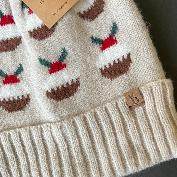 DO EVERYTHING IN LOVE Women's Beanie with Pom Pom NWOT - Picture 4 of 5